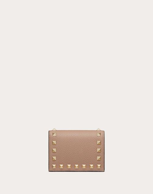 Valentino Garavani - Small Rockstud Grainy Calfskin Wallet - Poudre - Woman - Wallets & Cardcases - Accessories