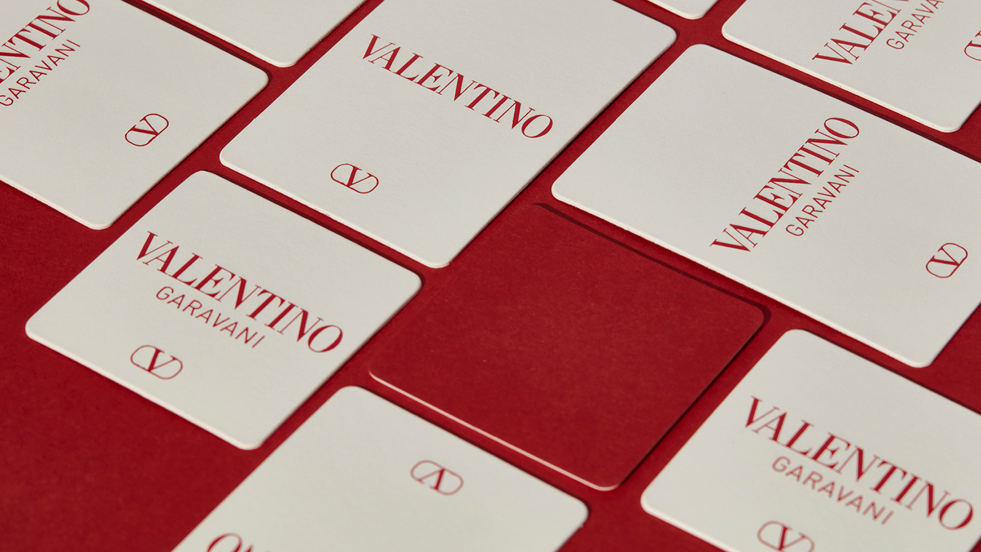 Valentino sale brand identity