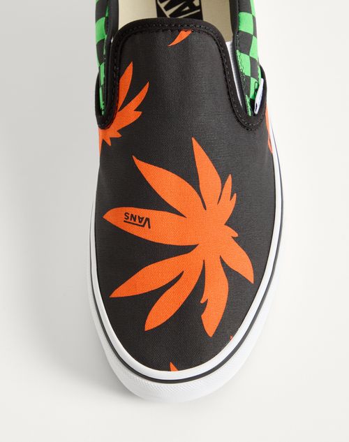Valentino Garavani - Valentino Garavani And Vans Slip-on Fabric Trainer With Vlogo Checkerboard Print And Tropical Leaves Print - Black/red/green - Man - Sneakers