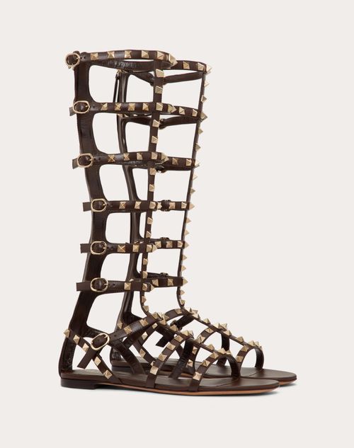 Valentino Garavani - Rockstud Flat Calfskin Sandal - Fondant - Woman - Shoes
