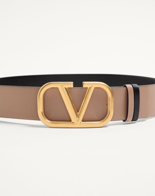 Valentino Garavani - Reversible Vlogo Signature Belt In Glossy Calfskin 40 Mm - Smokey Beige/black - Woman - Accessories