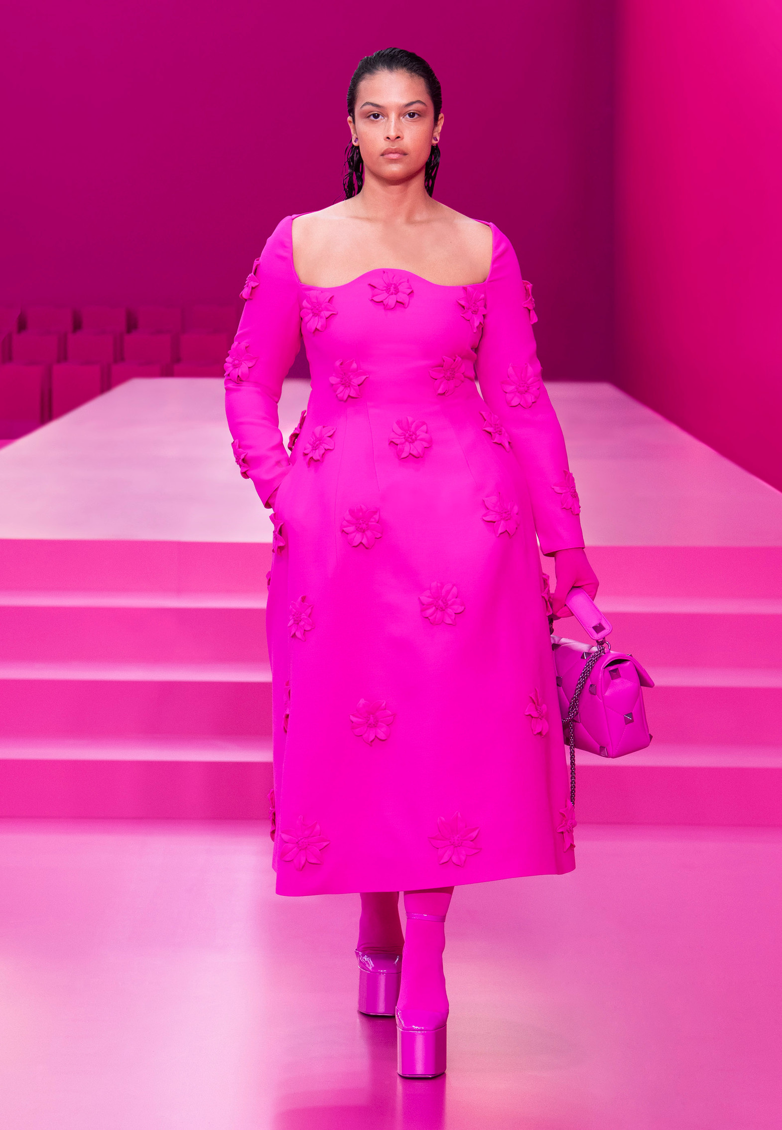 One of the all-pink looks designed by Valentino for their womenswear PP 2022-2023 collection. 