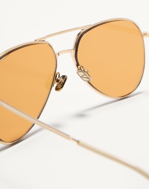  - Gold/amber