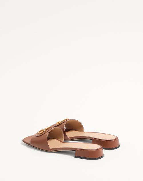 Valentino Garavani - VLOGO SIGNATURE SLIDE SANDAL IN CALFSKIN 20MM - Tobacco - Woman - Slides And Thongs