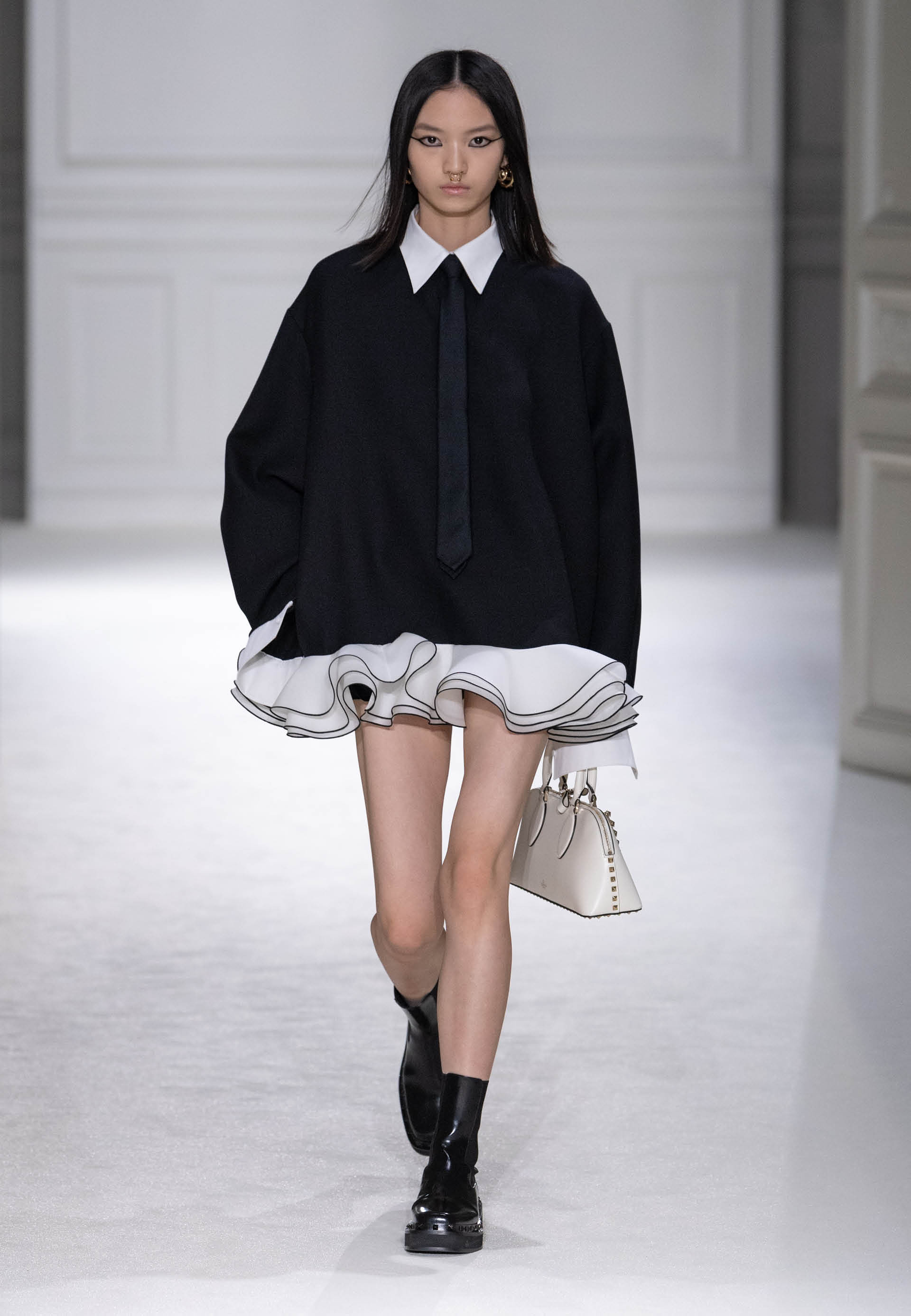 ヴァレンティノ ブラックタイ 2023-24年秋冬コレクション | Valentino ヴァレンティノ ブラックタイ 2023-24年秋冬コレクション | Valentino