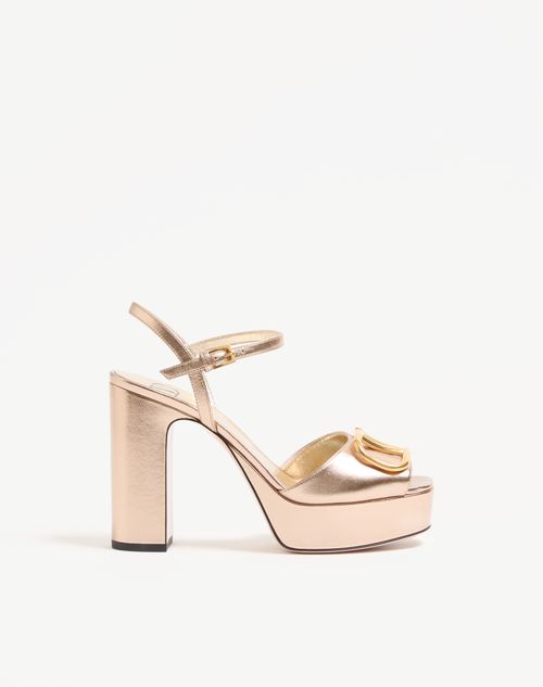 Valentino Garavani - 브이로고 시그니처 라미네이트 나파 가죽 플랫폼 샌들 115mm - 샴페인 - 여성 - Shelf - W Shoes - Summer Vlogo