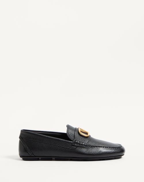 Valentino Garavani - Vlogo Signature Grainy Calfskin Driving Shoe - Black - Man - Loafers And Driver