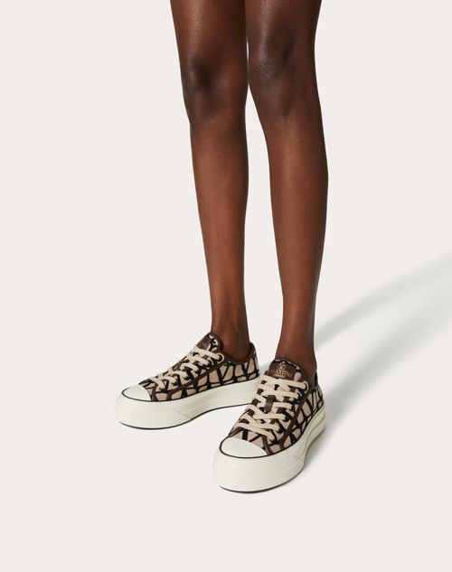 Beige 2024 valentino trainers