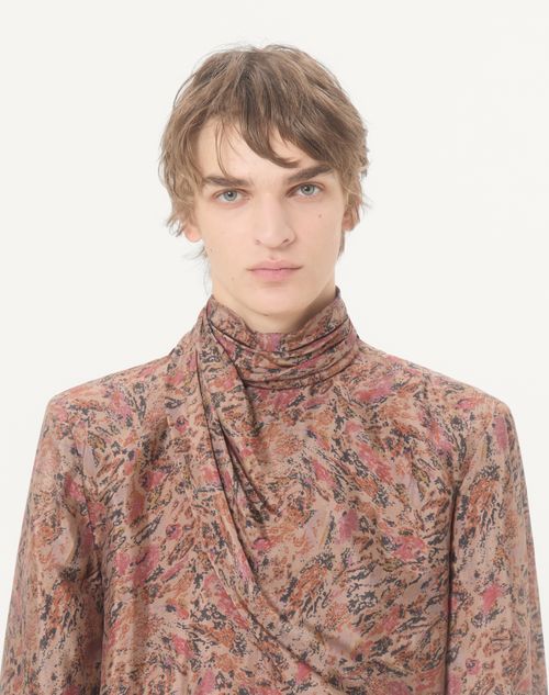 Valentino - Camicia Valentino In Viscosa E Seta Con Scollo A Foulard Drappeggiato E Stampa Urbs All Over - Terracotta/multicolor - Uomo - Camicie