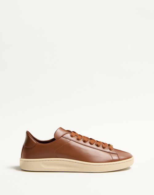 Valentino Garavani - ROYCO TRAINER IN NAPPA CALFSKIN - Tobacco - Man - Trainers
