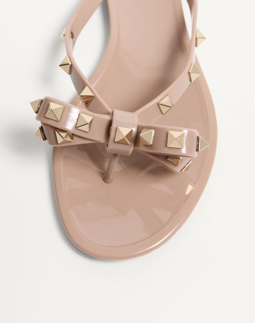 Valentino Garavani - Rockstud Rubber Slipper - Poudre - Woman - Slides And Thongs