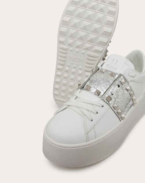 ROCKSTUD UNTITLED FLATFORM SNEAKER IN CALFSKIN WITH METALLIC CRACKLE EFFECT BAND