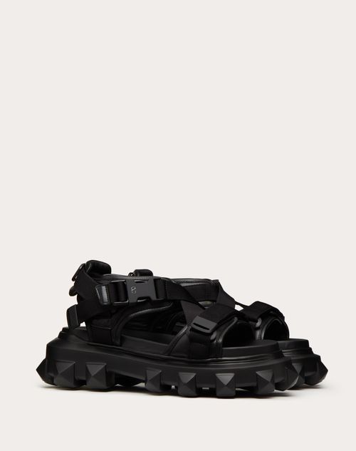 Valentino Garavani Men's Sandals & Designer Flip Flops | Valentino US