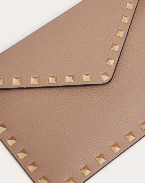 Valentino Garavani - Rockstud Grainy Calfskin Pouch - Poudre - Woman - Clutches