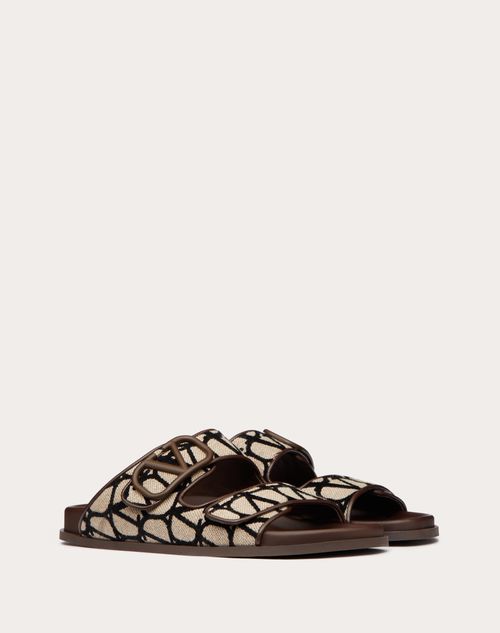 Valentino Garavani - Vlogo Toile Iconographe Sandal - Beige/black - Man - Sandals