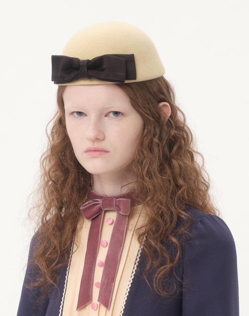 Valentino Garavani - Vlogo Signature Hat In Lapin Fabric With Satin Bow - Cream/black - Woman - Hats And Gloves