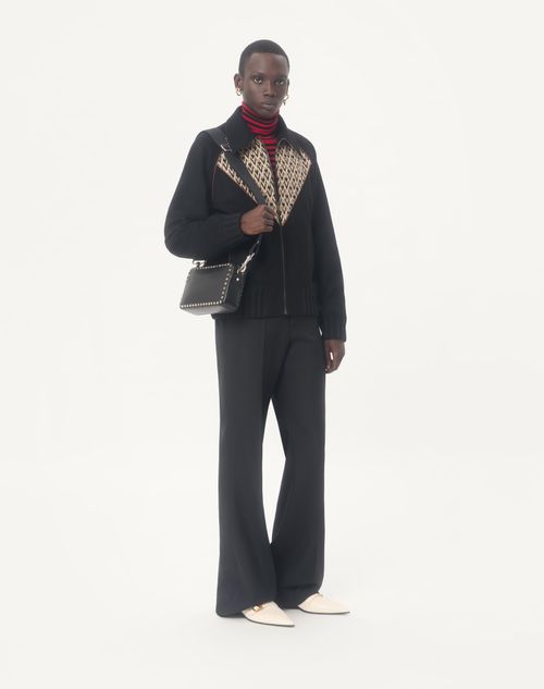 Valentino Garavani - Valentino Garavani Rockstud Shoulder Bag In Grainy Calfskin - Black - Man - Shoulder Bags