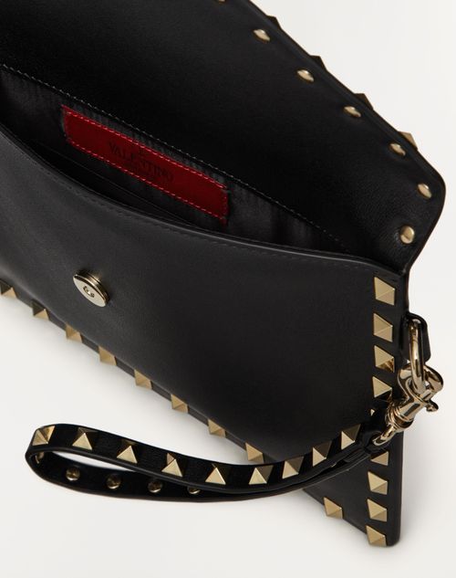 Rockstud Calfskin Pouch for Woman in Black | Valentino US Rockstud Calfskin Pouch for Woman in Black | Valentino US