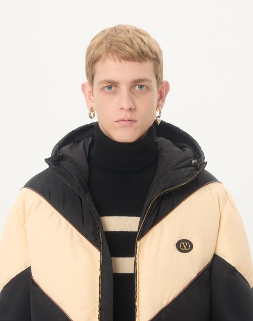 Valentino - Valentino Hooded Down Jacket In Lightweight Nylon With Inlaid V And Vlogo Patch - Black/butter - Man - Outerwear