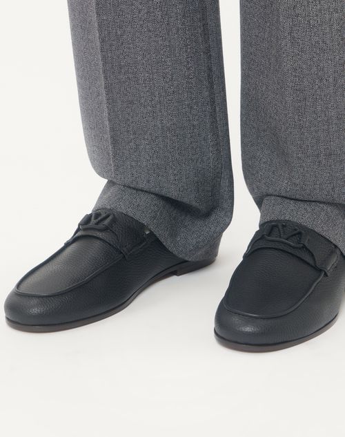 Valentino Garavani - Vlogo Signature Deer Leather Loafer - Black - Man - Loafers And Drivers