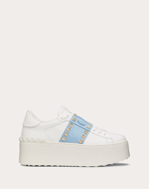 Valentino Garavani - Flatform Rockstud Untitled Sneaker In Calfskin With Naplack Band - White/popeline Blue - Woman - Sneakers