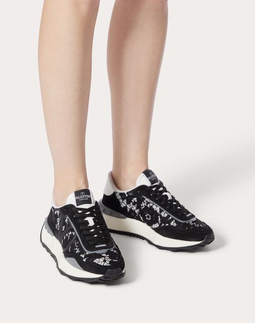 væsentligt Mobilisere Placeret Lace And Mesh Lacerunner Sneaker for Woman in Shocking Pink/pink/pure Red |  Valentino US