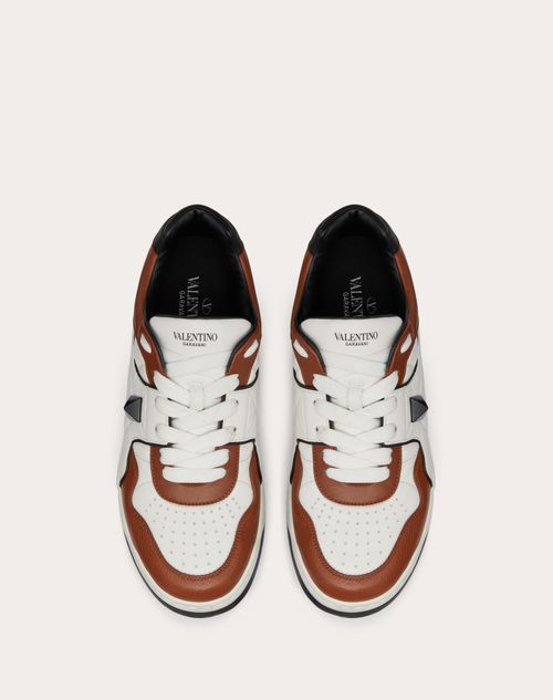 dygtige Hilse Roux One Stud Low-top Nappa Sneaker for Man in White/saddle Brown/black |  Valentino US