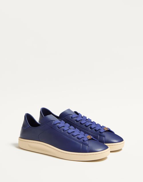 Valentino Garavani - ROYCO TRAINER IN NAPPA CALFSKIN - Indigo - Man - Trainers