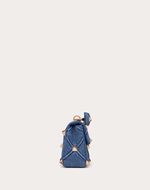 MEDIUM ROMAN STUD THE SHOULDER BAG IN DENIM WITH CHAIN