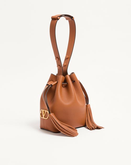 Valentino Garavani - 발렌티노 가라바니 쏘우 쏘 레더 스몰 버킷백 - 아몬드 - 여성 - 숄더백