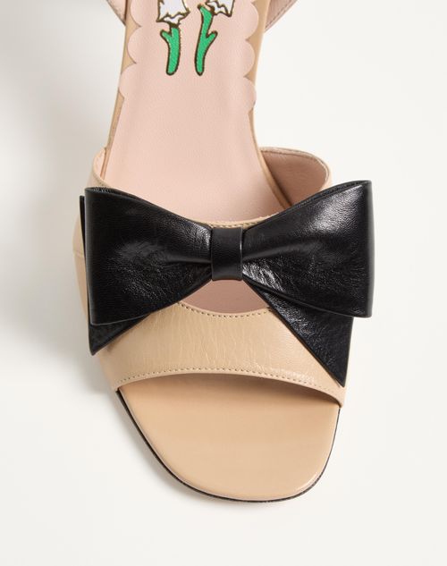 Valentino Garavani - SANDALIA BOWOW DE CABRITILLA 95MM - Arena - Mujer - Sandalias