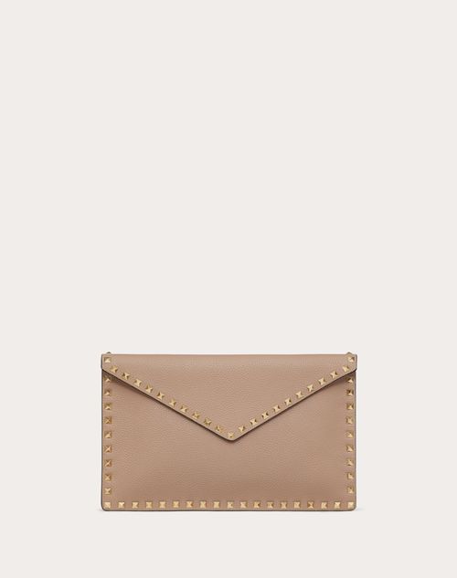 Valentino Garavani - Rockstud Grainy Calfskin Envelope Pouch - Poudre - Woman - Bags