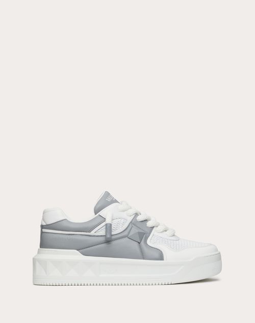 Valentino Garavani - Zapatilla Deportiva One Stud Xl De Caña Baja De Cuero Napa Perforado - Blanco/nuage - Hombre - Sneakers