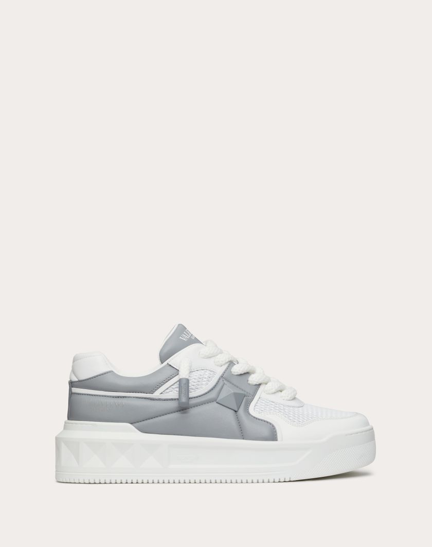 Valentino Handbags Sneaker Low-top One Stud Xl In Nappa Perforata per Uomo in Bianco/nuage | Valentino IT