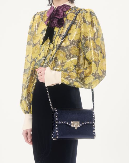 Valentino Garavani - Borsa A Tracolla Piccola Valentino Garavani Rockstud In Vitello Laminato Con Pietre Cabochon - Navy - Donna - Rockstud - Bags