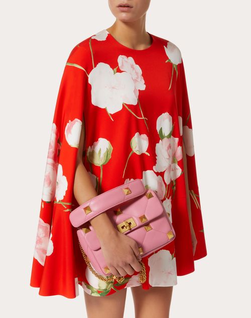 Valentino Garavani - Medium Roman Stud The Shoulder Bag In Nappa With Chain - Flamingo Pink - Woman - Shoulder Bags