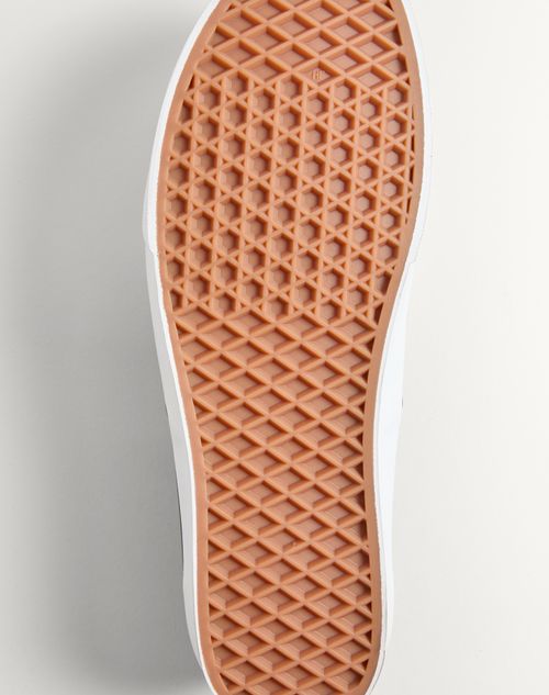 Valentino Garavani - Valentino Garavani And Vans Low-top Trainer In Fabric With Vlogo Checkerboard Print - Rouge Pur/black - Man - Sneakers