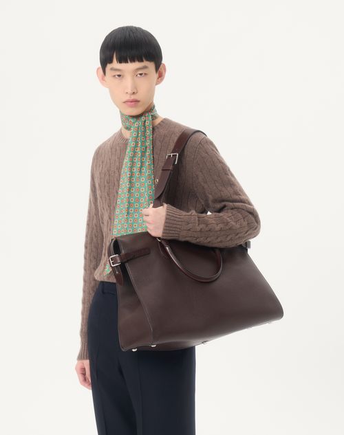Valentino Garavani - Valentino Garavani Antibes Duffle Bag In Grained Leather - Dark Brown - Man - Shoulder Bags