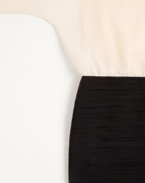Valentino - Long Dress In Light Georgette With Feathers - Vanilla/black - Woman - Gowns