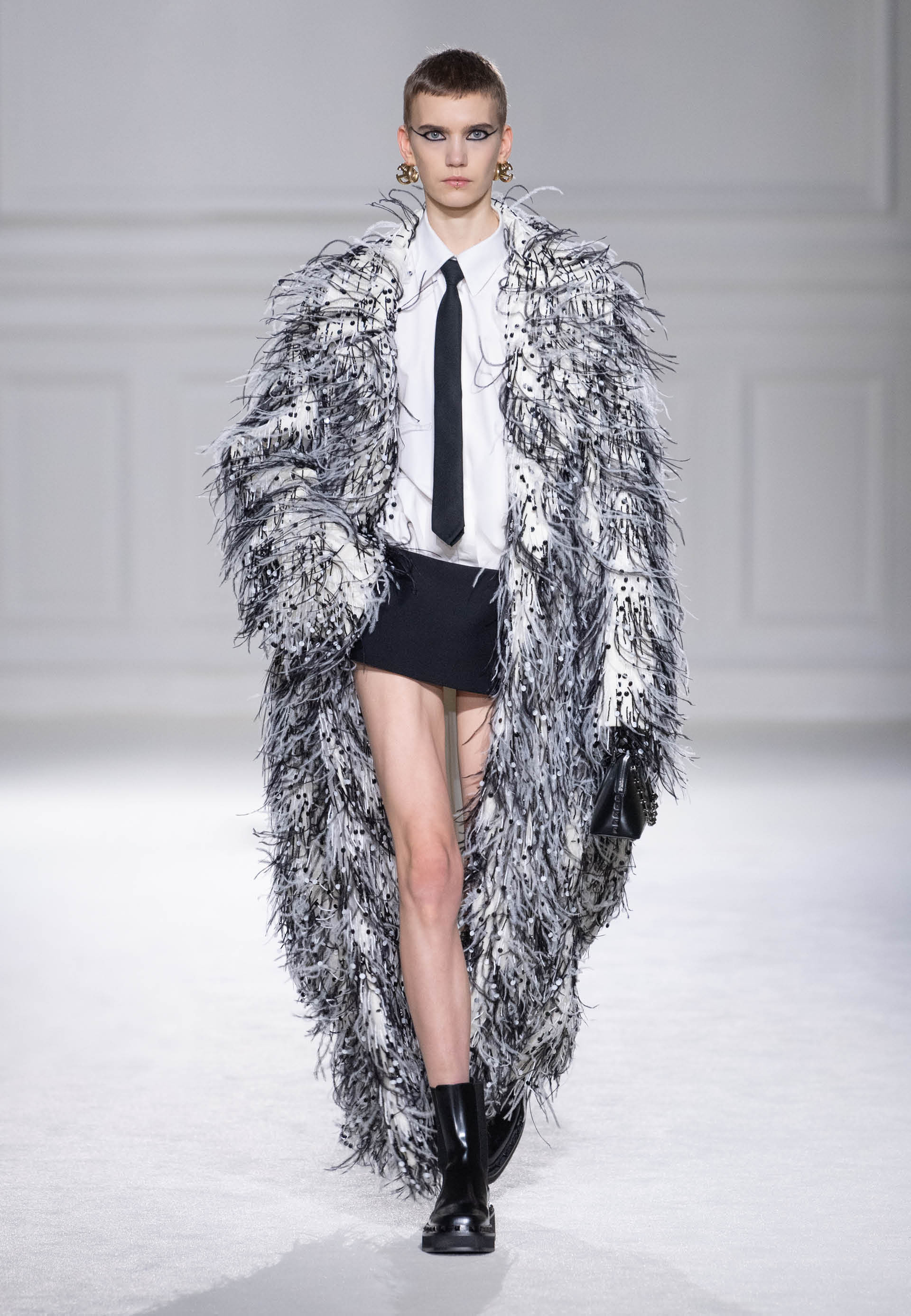 ヴァレンティノ ブラックタイ 2023-24年秋冬コレクション | Valentino