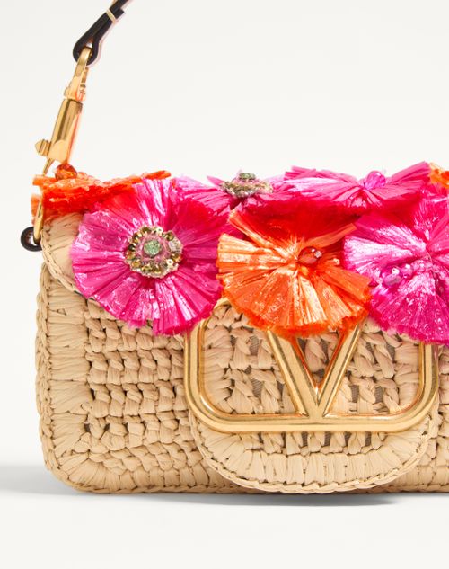 Valentino Garavani - BOLSO PEQUEÑO DE HOMBRO VALENTINO GARAVANI LOCÒ DE RAFIA CON FLORES TRIDIMENSIONALES Y CUENTAS - Natural/rojo - Mujer - Bolsos De Hombro