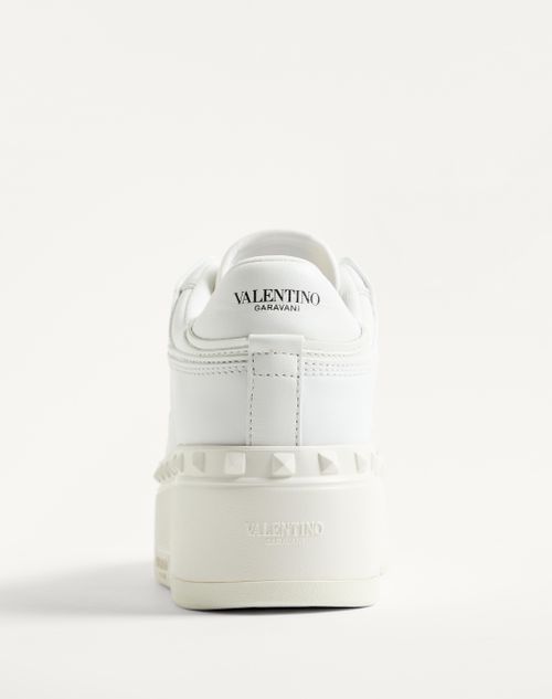 VALENTINO スニーカー ホワイト ワンスタッズ ナッパレザー ロートップスニーカー for メンズ