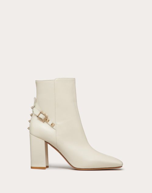 Valentino Garavani - Botas Al Tobillo Rockstud De Cuero Napa Con Tacón De 90 mm - Marfil Pálido - Mujer - Botas