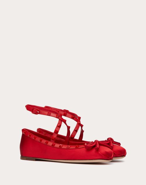 Valentino Garavani - Ballerines Rockstud En Satin Ornées De Clous Ton Sur Ton - Rouge Pur - Femme - Ballerines