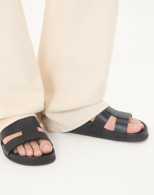 Valentino Garavani - Studshield Slide Sandal In Calfskin - Black - Man - Sandals