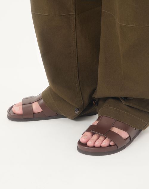 Valentino Garavani - Studshield Slide Sandal In Calfskin - Bark Brown - Man - Sandals