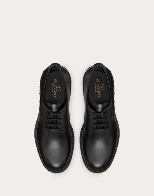 M-way Rockstud Derby In Calfskin for Man in Black | Valentino HU M-way Rockstud Derby In Calfskin for Man in Black | Valentino HU