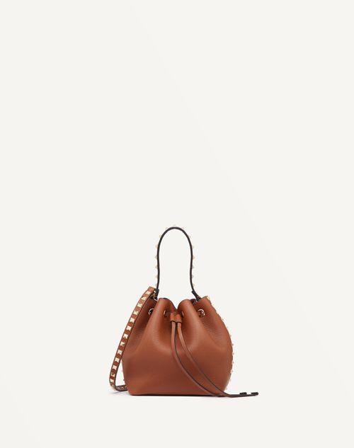 Valentino Garavani - Rockstud Grainy Calfskin Bucket Bag - Saddle Brown - Woman - Valentino Garavani Rockstud