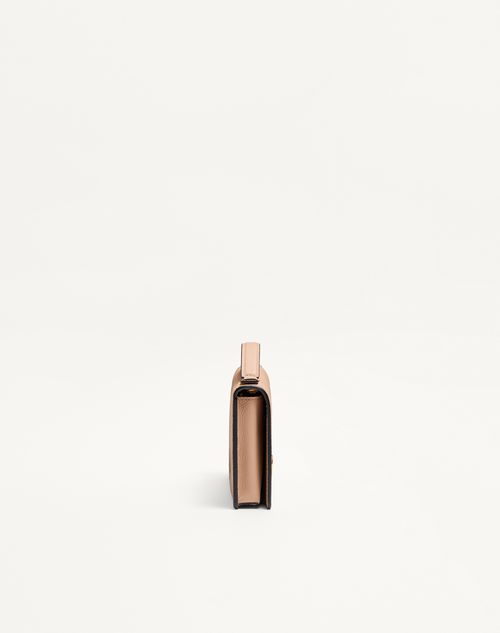 Valentino Garavani - Vlogo Signature Grainy Calfskin Wallet With Chain - Rose Sand - Woman - Wallets And Small Leather Goods