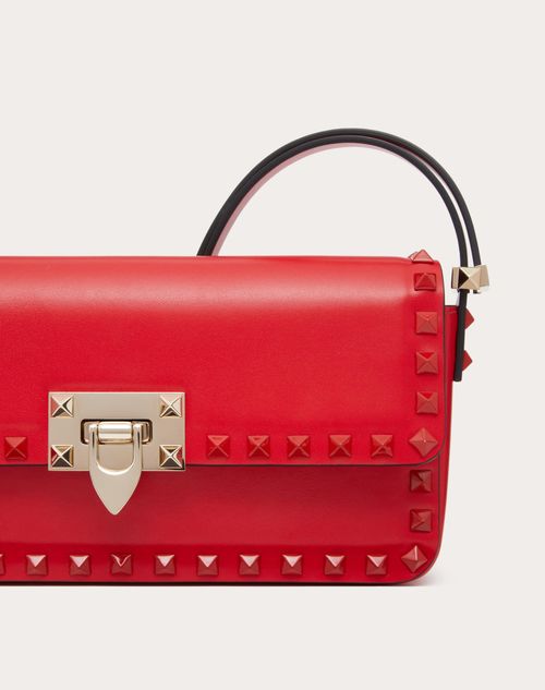 Rockstud E/w Calfskin Handbag for Woman in Rouge Pur